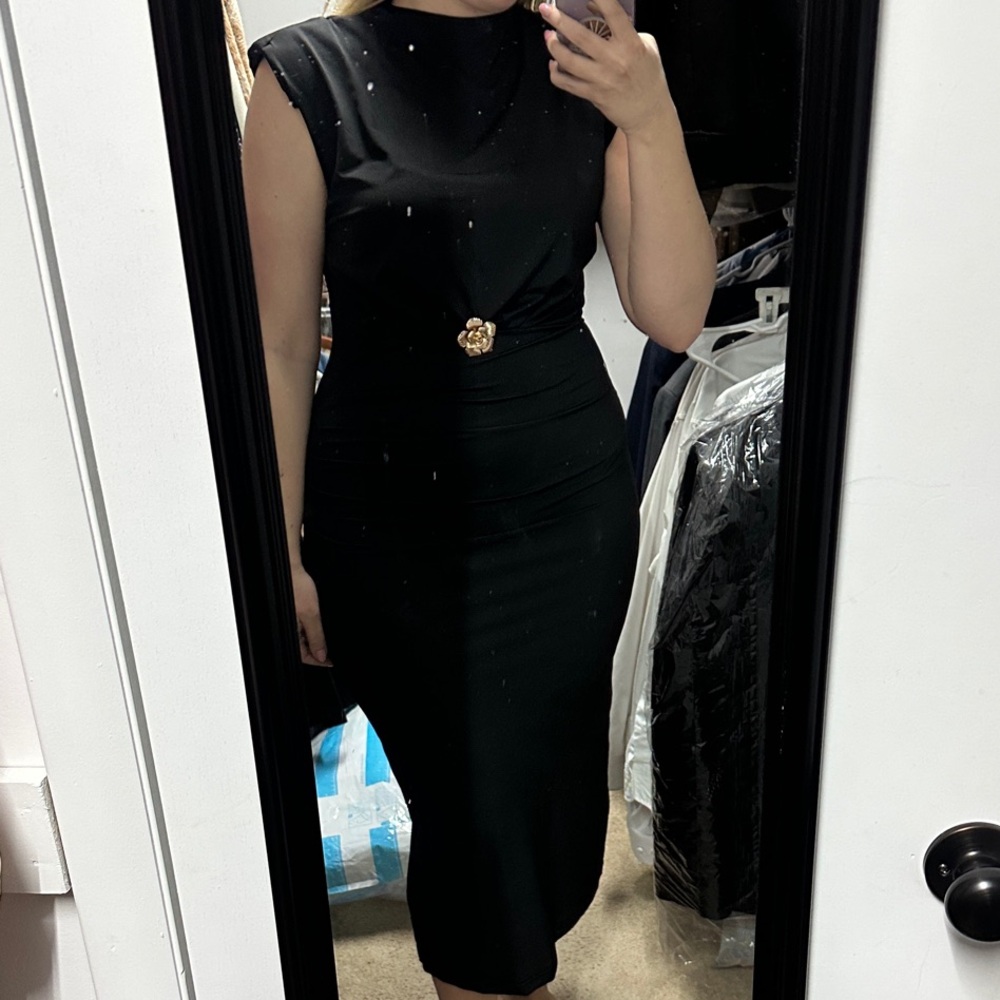 Elegant Black Midi Dress with Gold Accent